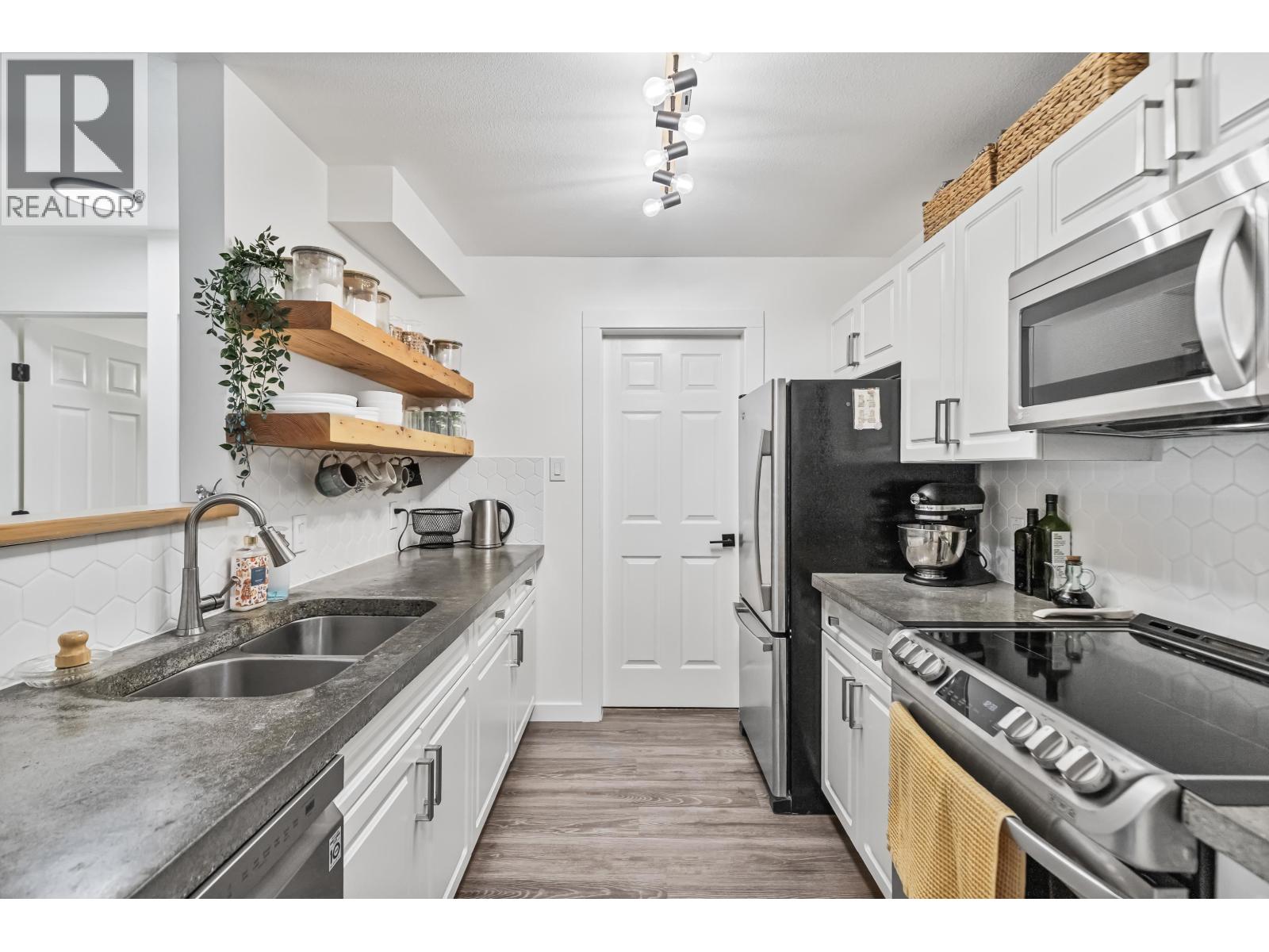 12206 224 Street Unit 404, Maple Ridge, BC V2X 6B8