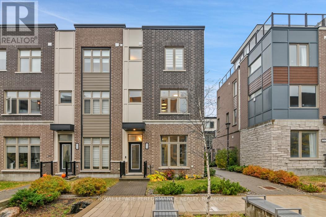 215 Makadewa Private, Ottawa, ON K1K 4Z9