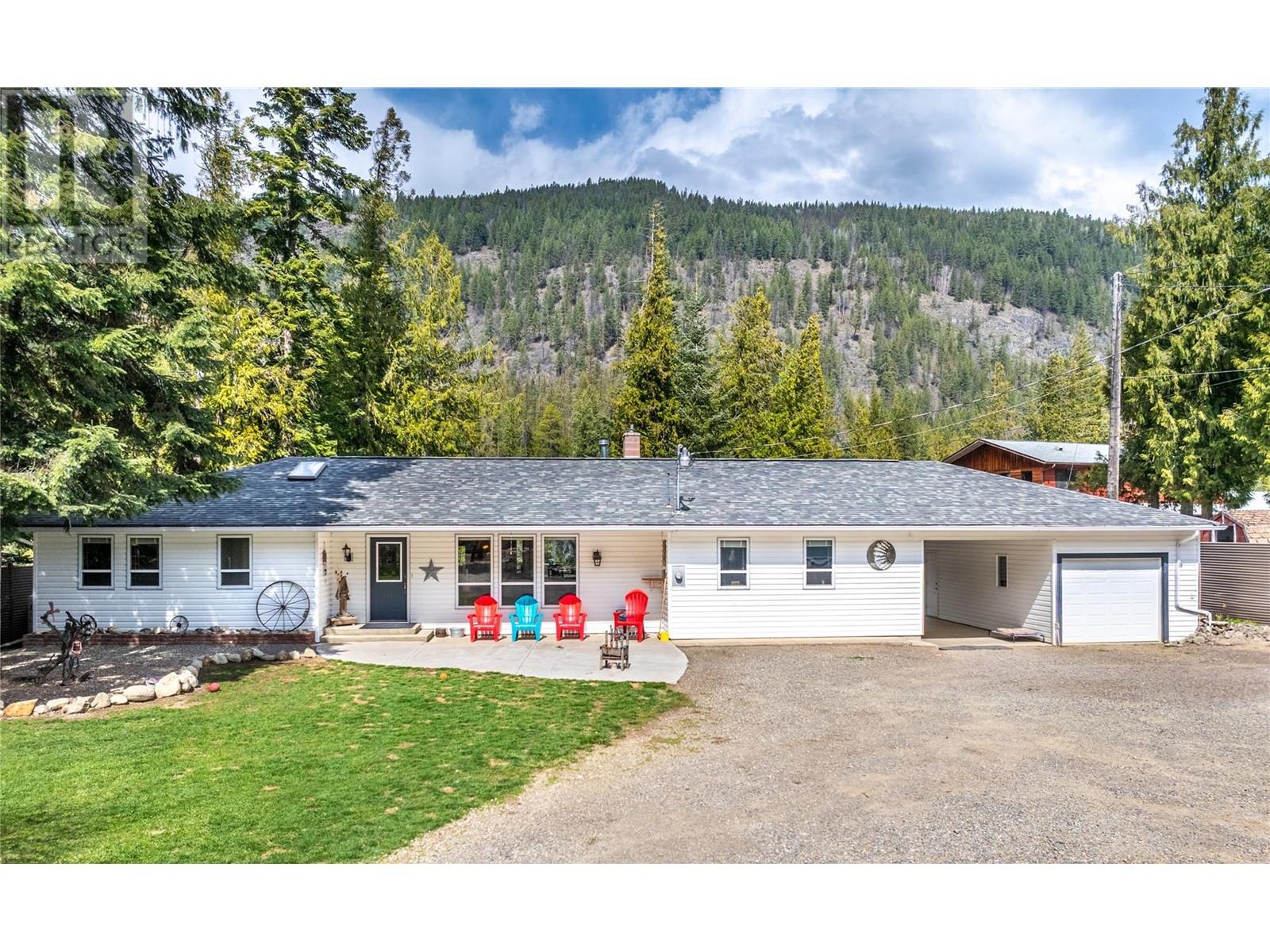 5134 Thompson Rd, Kitchener, BC V0B 1W2