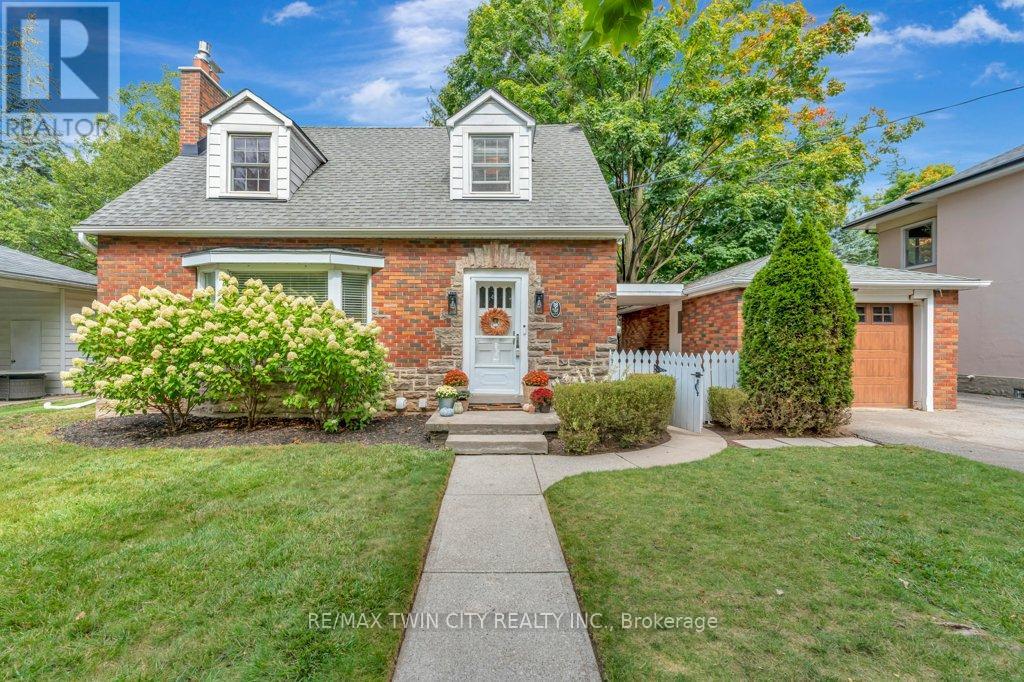 18 Ball Ave, Cambridge, ON N1R 2A1