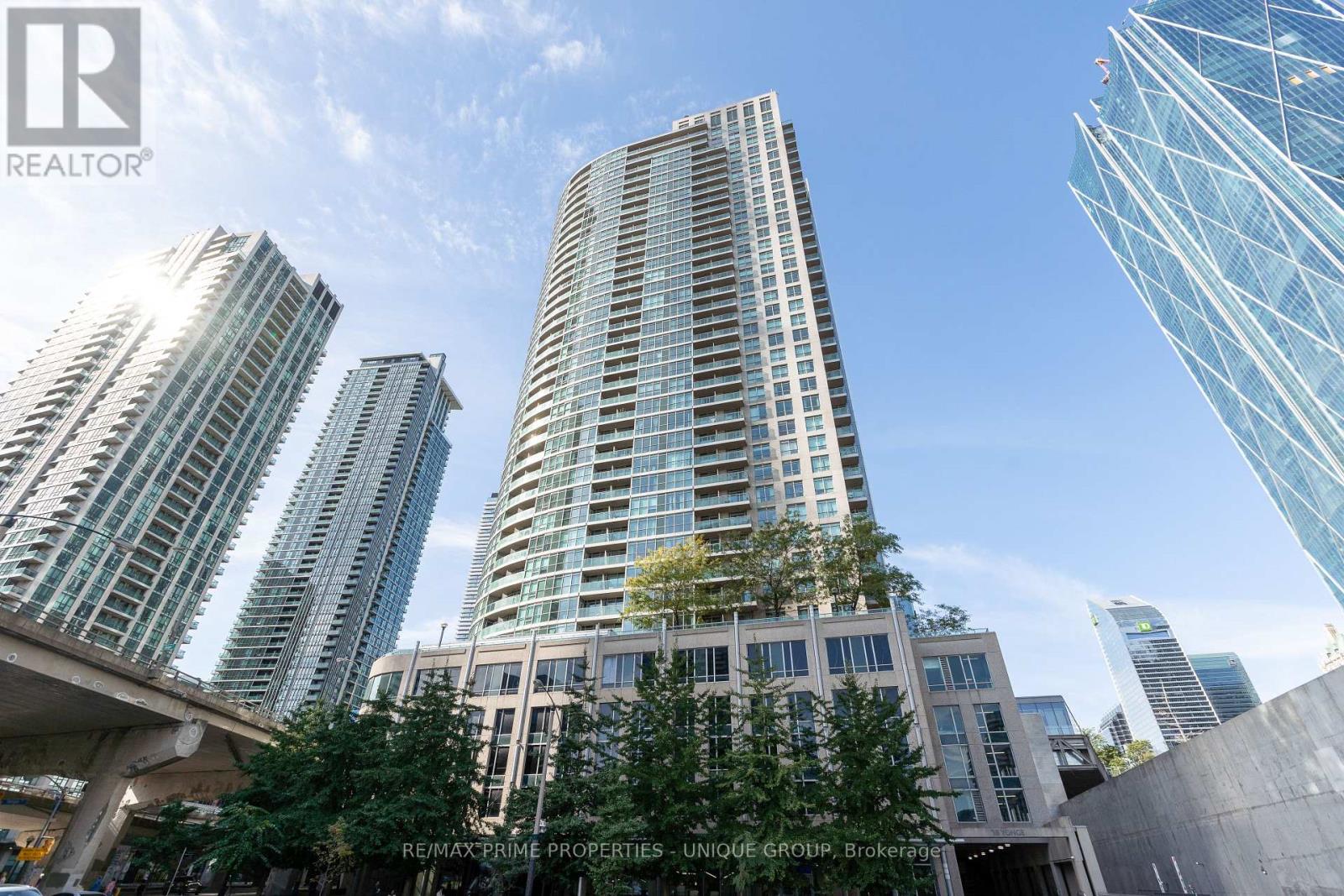 2706 18 Yonge St, Toronto, ON M5E 1Z8