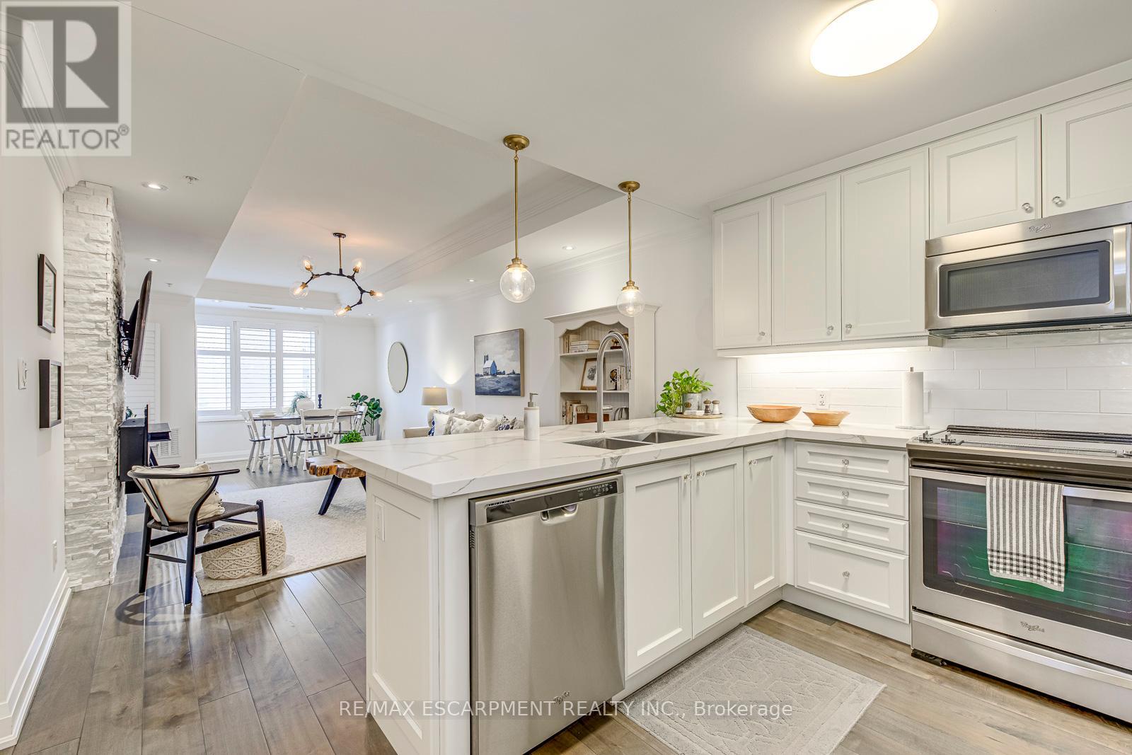 401 70 Stewart St, Oakville, ON L6K 1X5