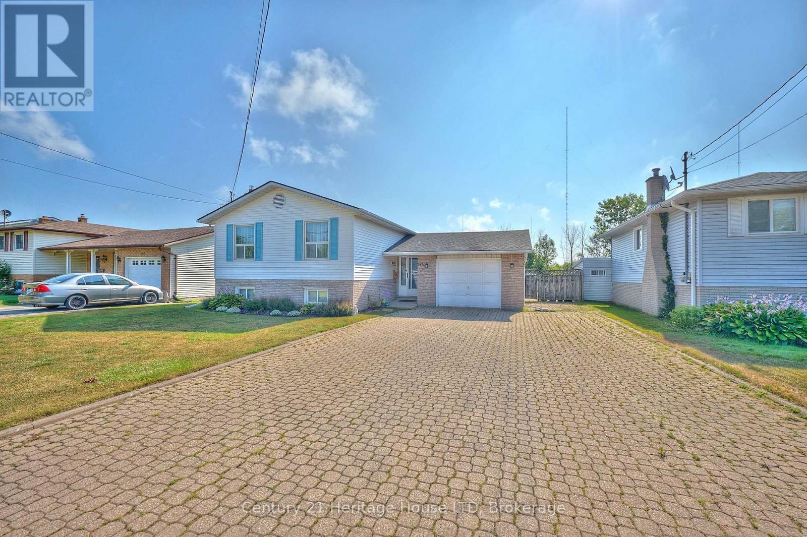 874 Crescent Rd, Fort Erie, ON L2A 4R4