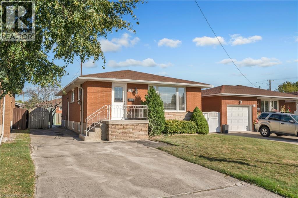 51 Bonaventure Dr, Hamilton, ON L9C 4P4