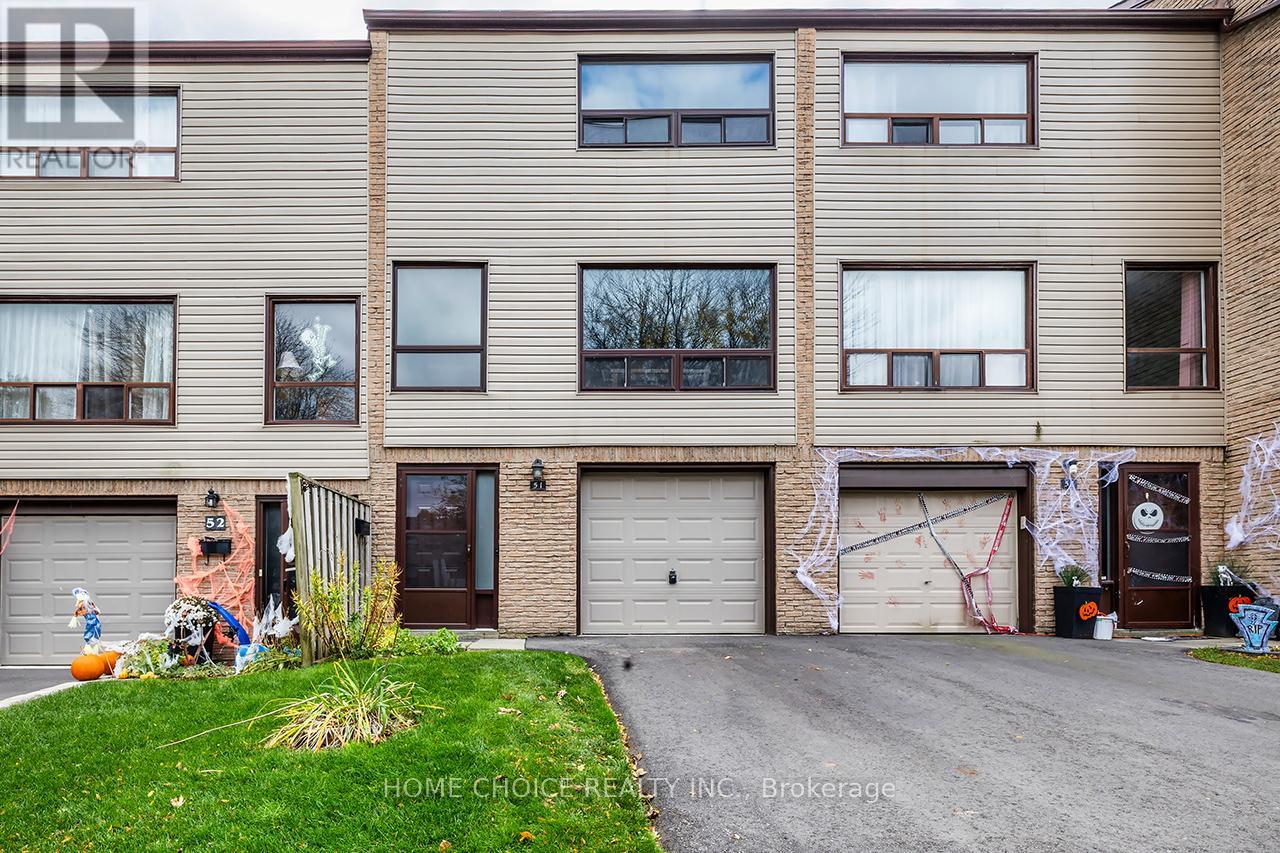 51 Park Lane Cir E, Clarington, ON L1C 3V9
