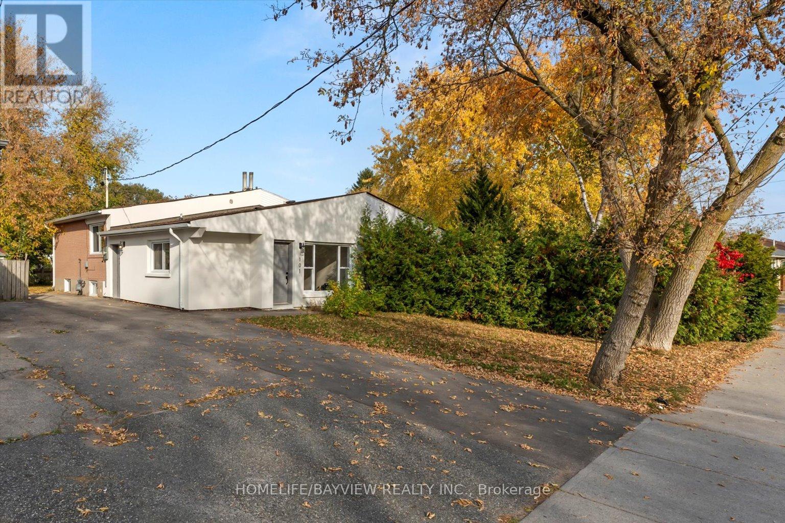 101 Sheldon Ave, Newmarket, ON L3Y 2V6
