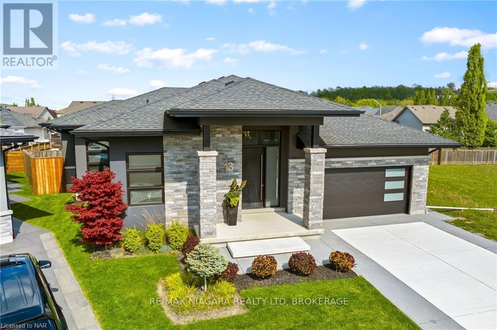 13 Francesco Cres, St. Catharines, ON L2S 4C7