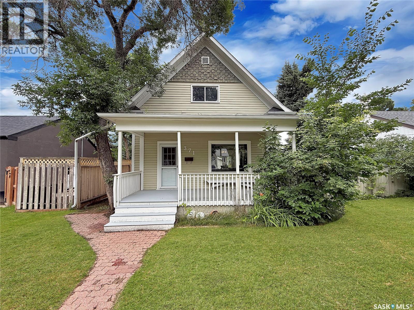 371 6 Avenue Northwest, Swift Current, SK S9H 0X9