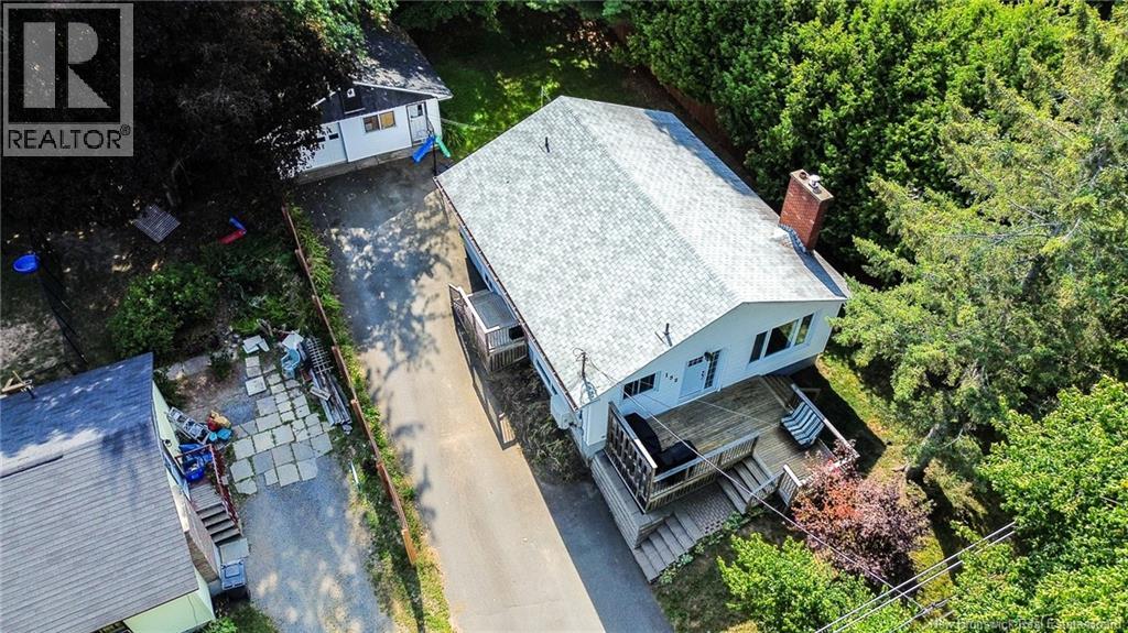 152 Montgomery St, Fredericton, NB E3B 2X1