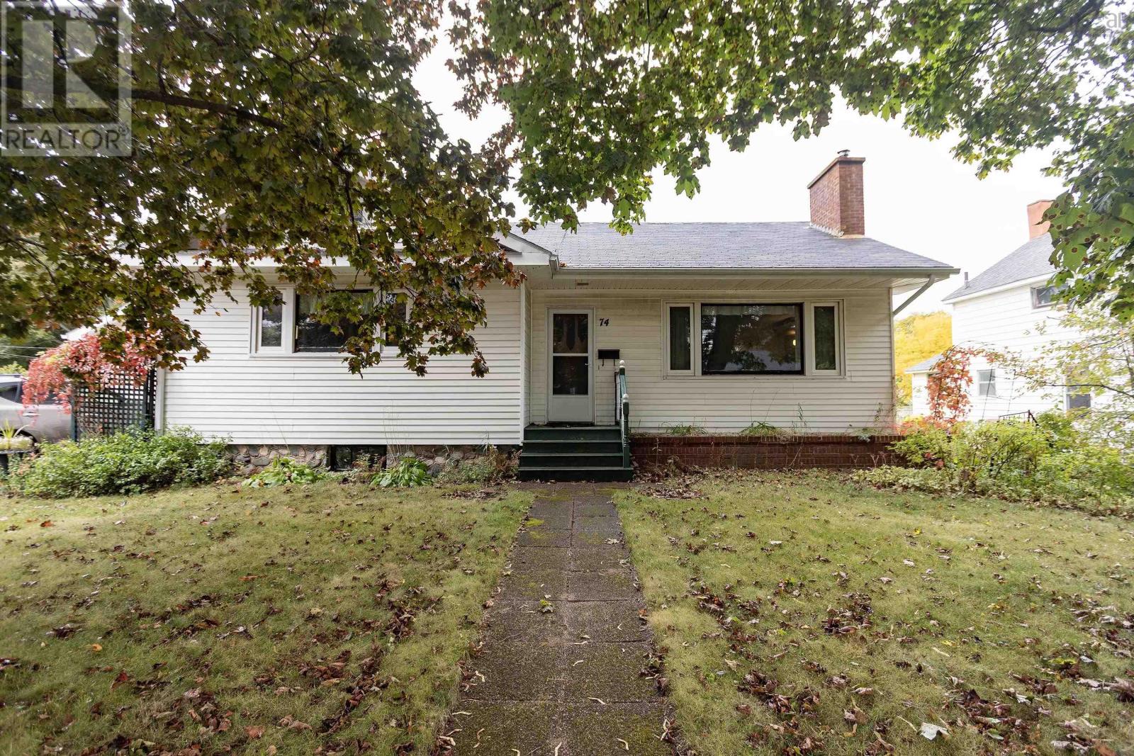 74 Spring St, Amherst, NS B4H 1S7