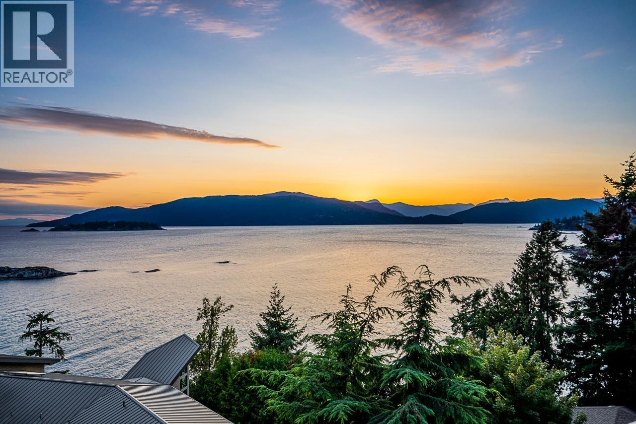 5134 Pitcairn Pl, West Vancouver, BC V7W 1L8