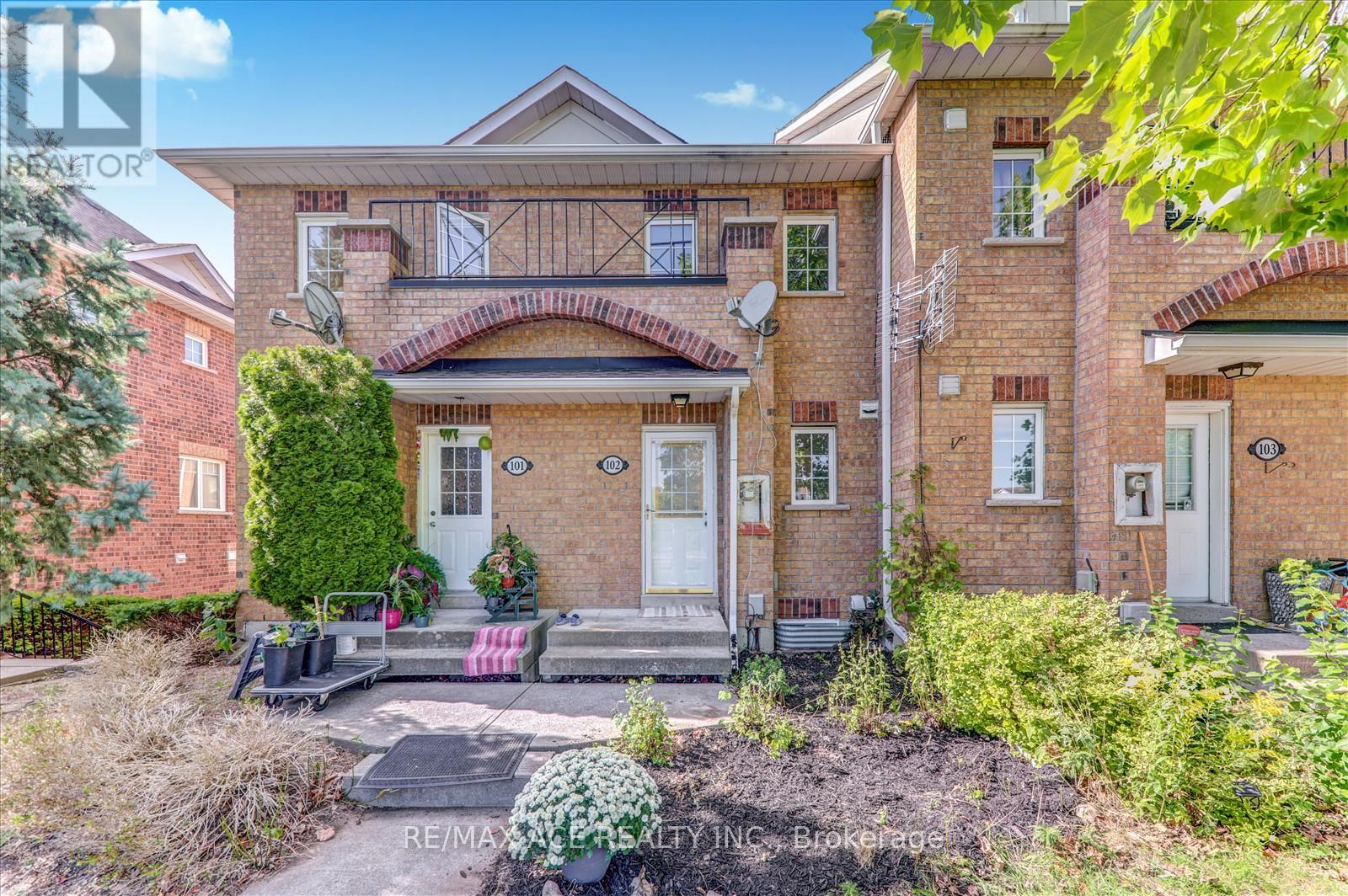 102 2 Hedge End Rd, Toronto, ON M1B 5Z4