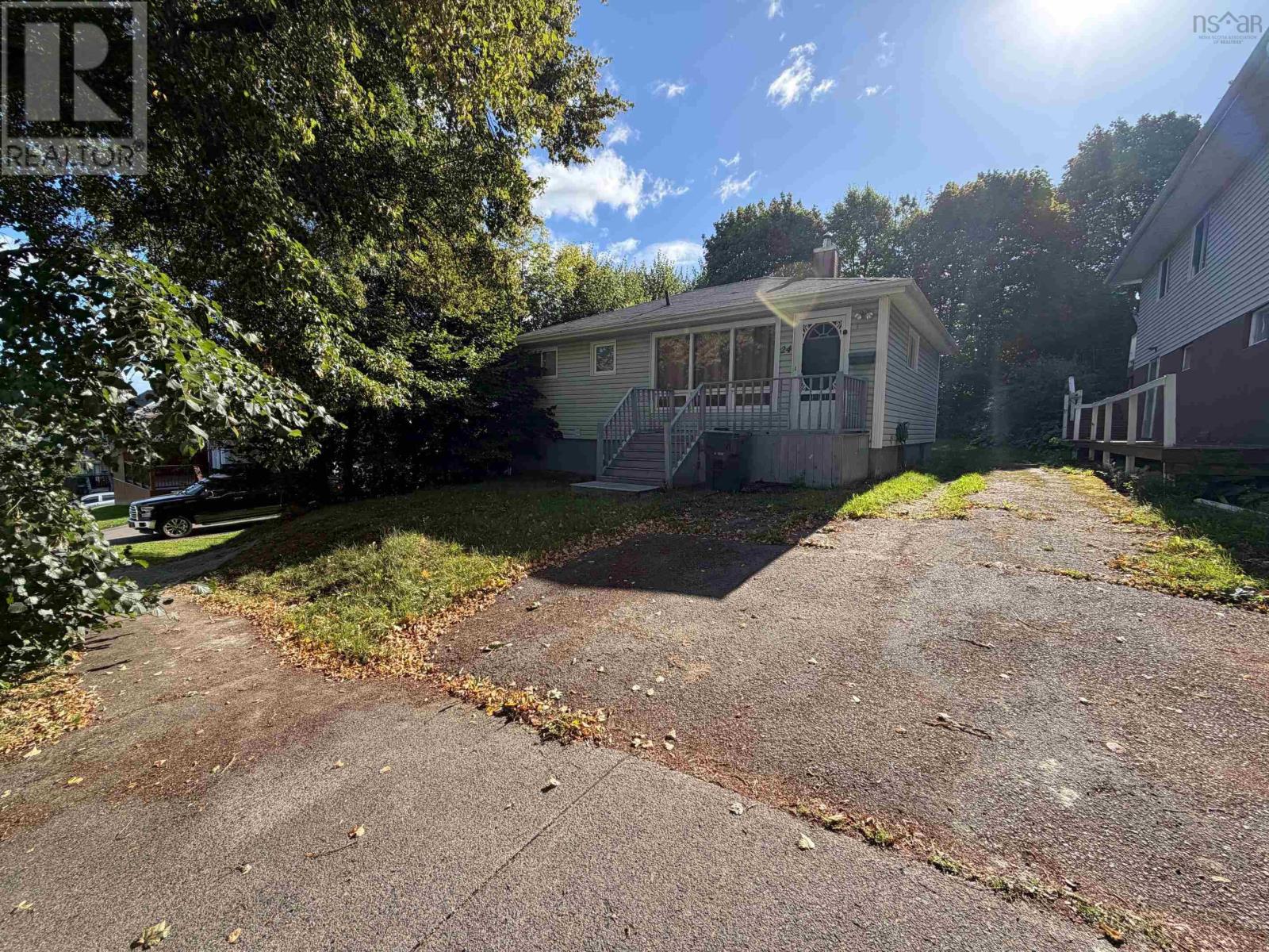 24 Highland St, Sydney, NS B1P 4H9