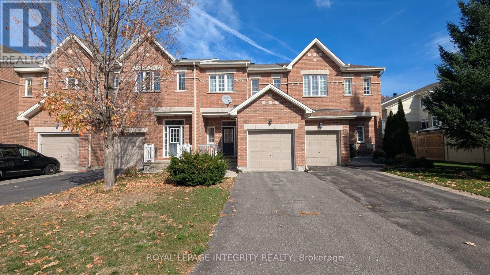 215 Badgeley Ave, Ottawa, ON K2T 0A4