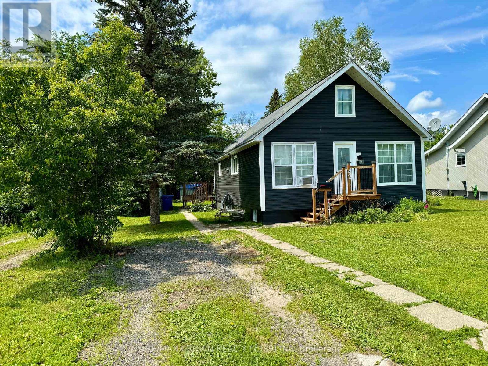42 King St, Kapuskasing, ON P5N 1K4