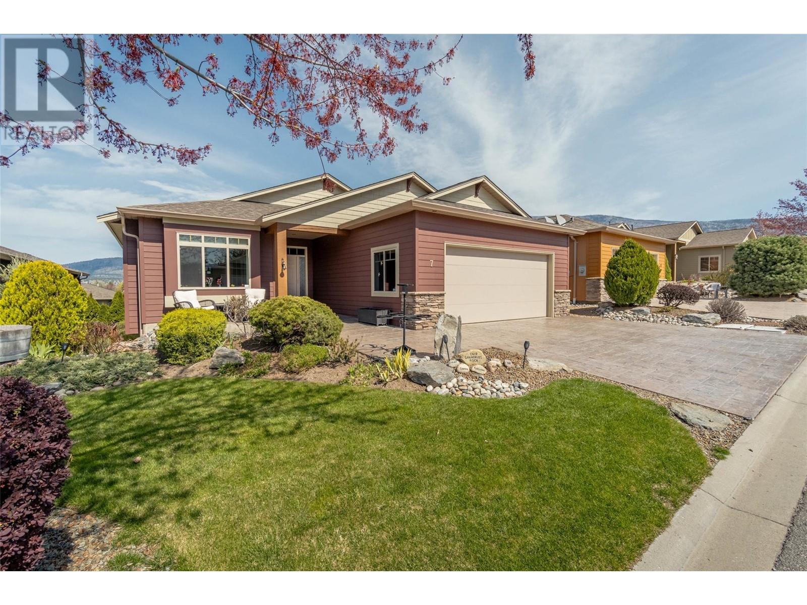 6833 Meadows Drive Unit 7, Oliver, BC V0H 1T4