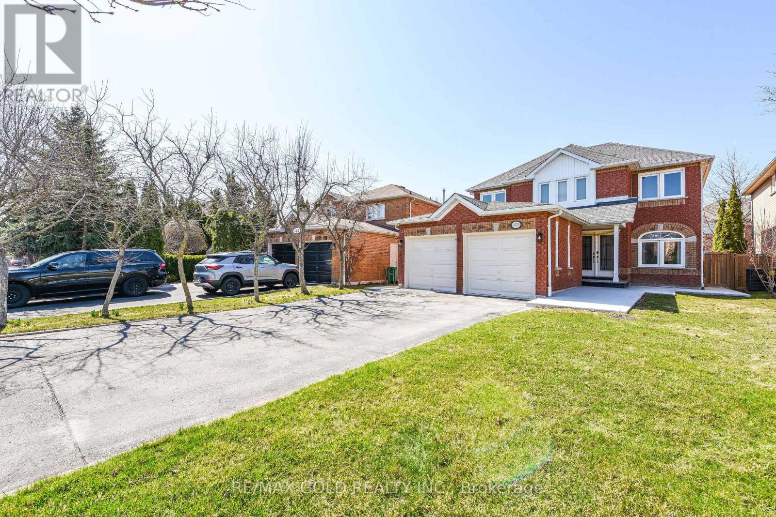 6828 Gracefield Dr, Mississauga, ON L5N 6T6