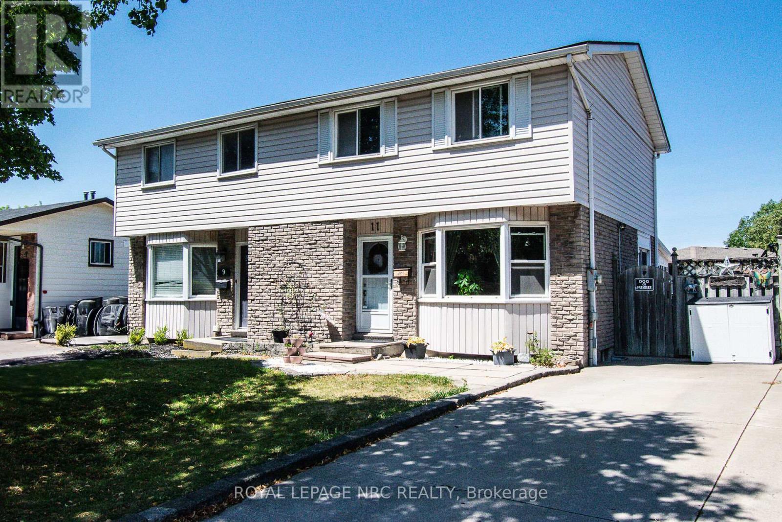 11 Exeter Dr, St. Catharines, ON L2P 3M9