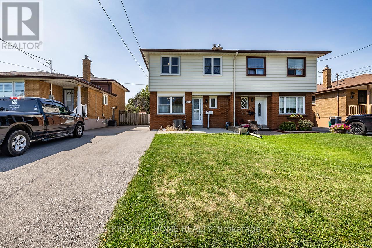 1340 Oxford St, Oshawa, ON L1J 3W6
