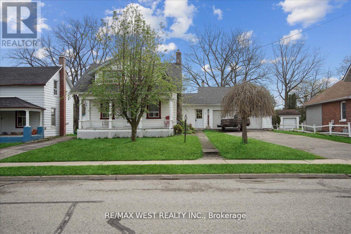 55 River St, Georgina, ON L0E 1R0