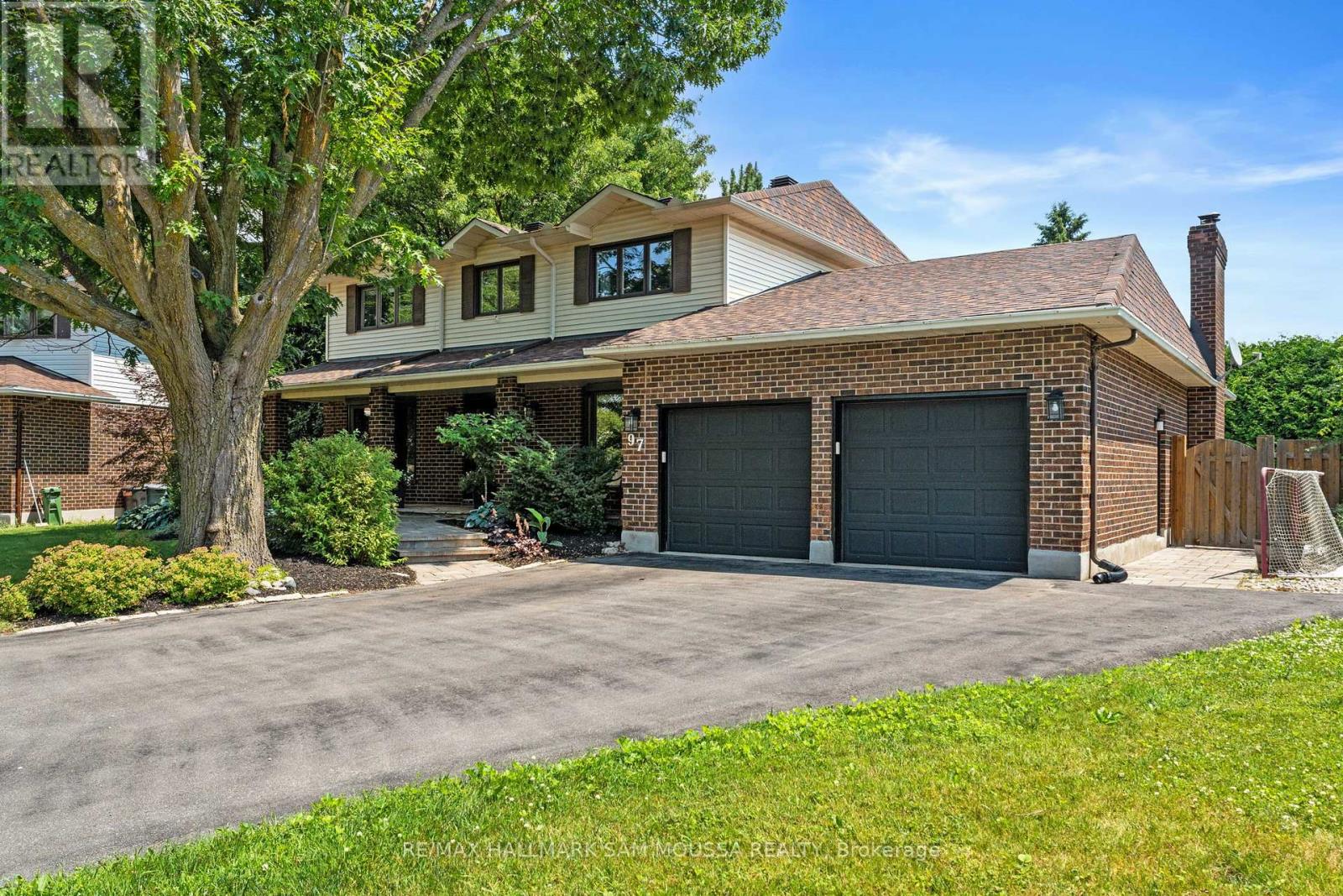 97 Thare Cres, Ottawa, ON K2J 2J1