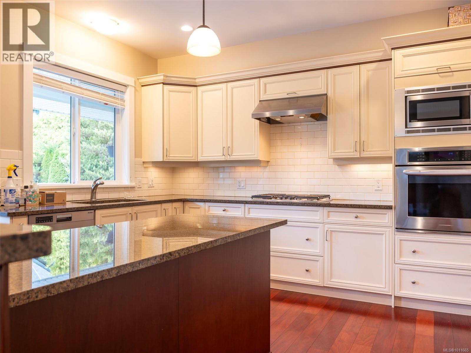 1290 Richardson St Unit 3 St, Victoria, BC V8V 3E1