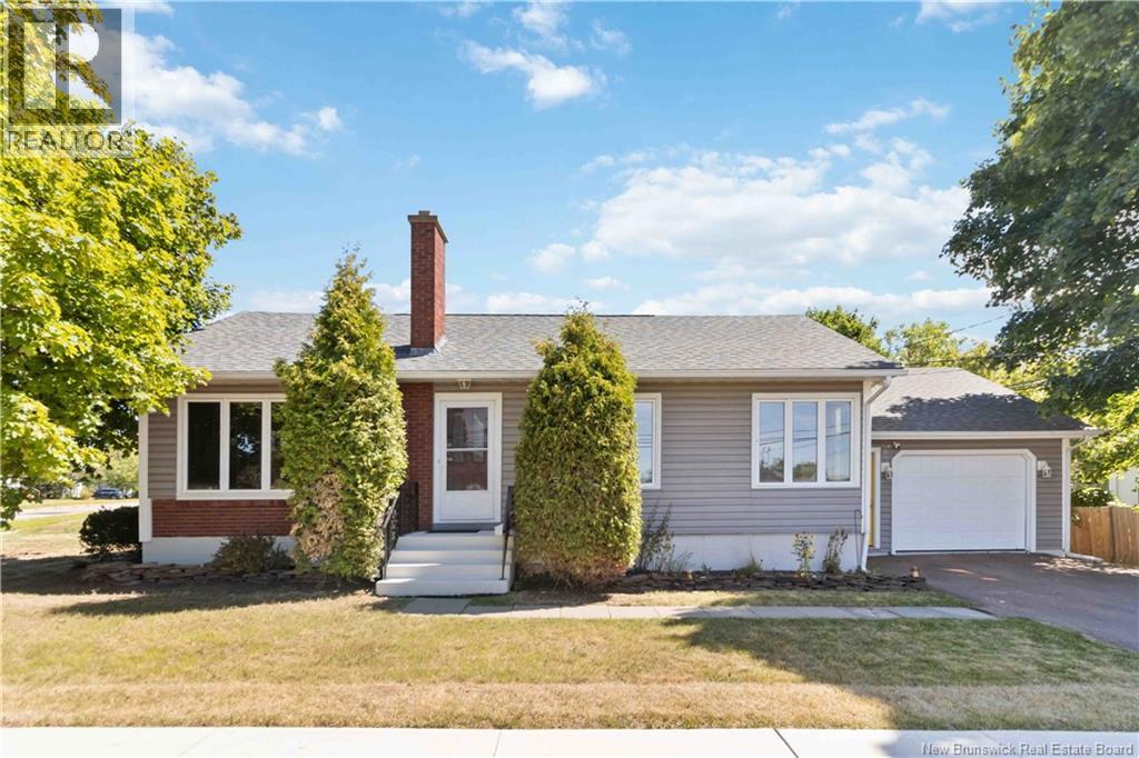 33 Ellerdale Ave, Moncton, NB E1A 3M6