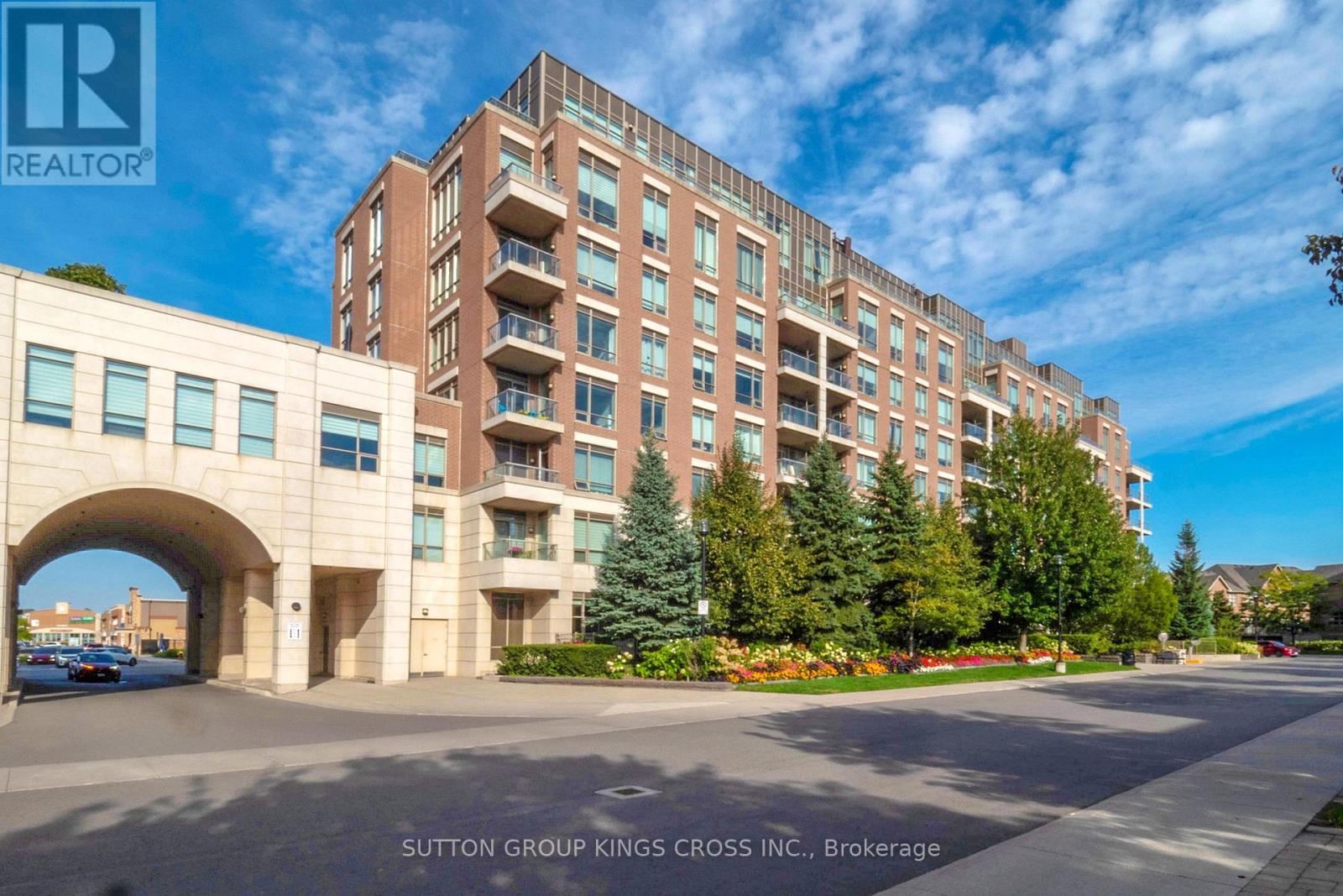 201 2470 Prince Michael Dr, Oakville, ON L6H 7P1