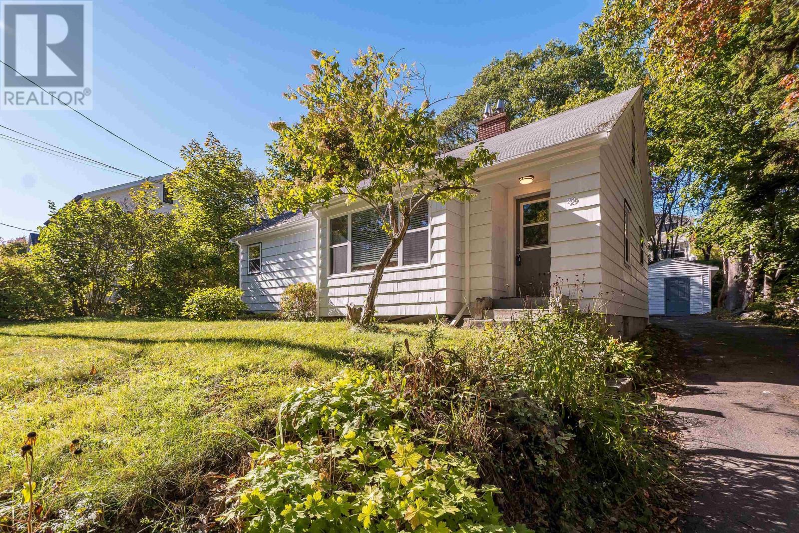 29 Kent Ave, Halifax, NS B3M 2G2