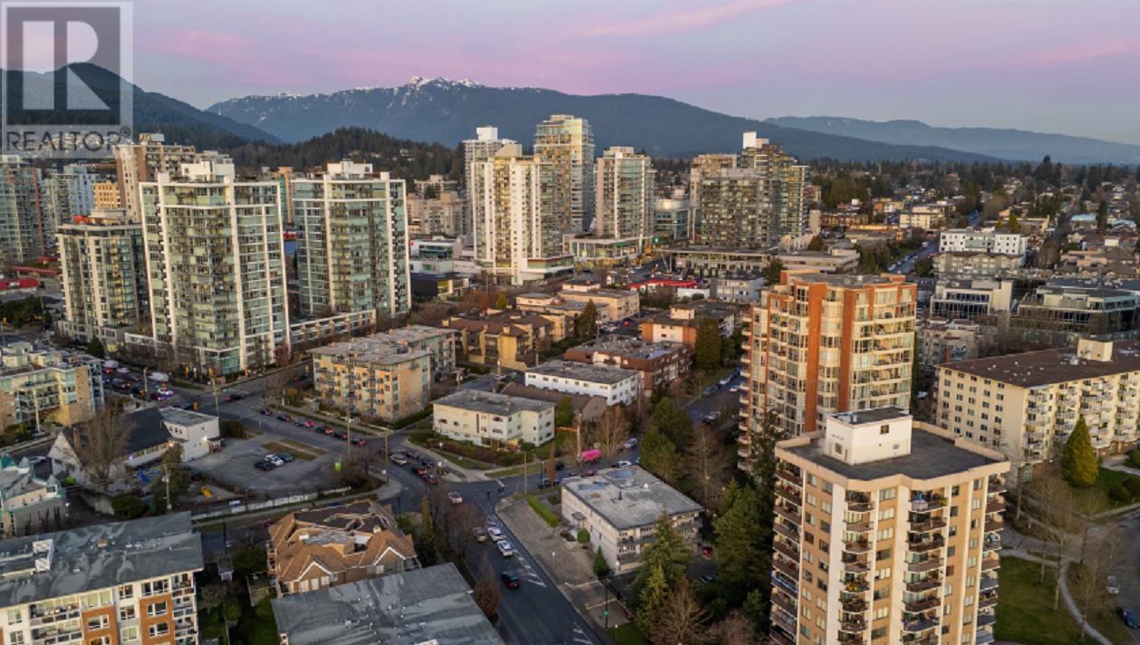 748 Chesterfield Ave, North Vancouver, BC V7M 2M6
