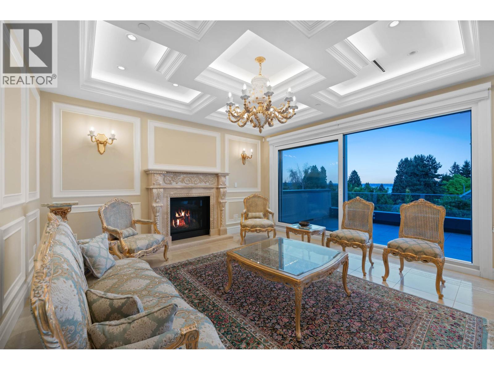 2540 Mathers Ave, West Vancouver, BC V7V 2J1
