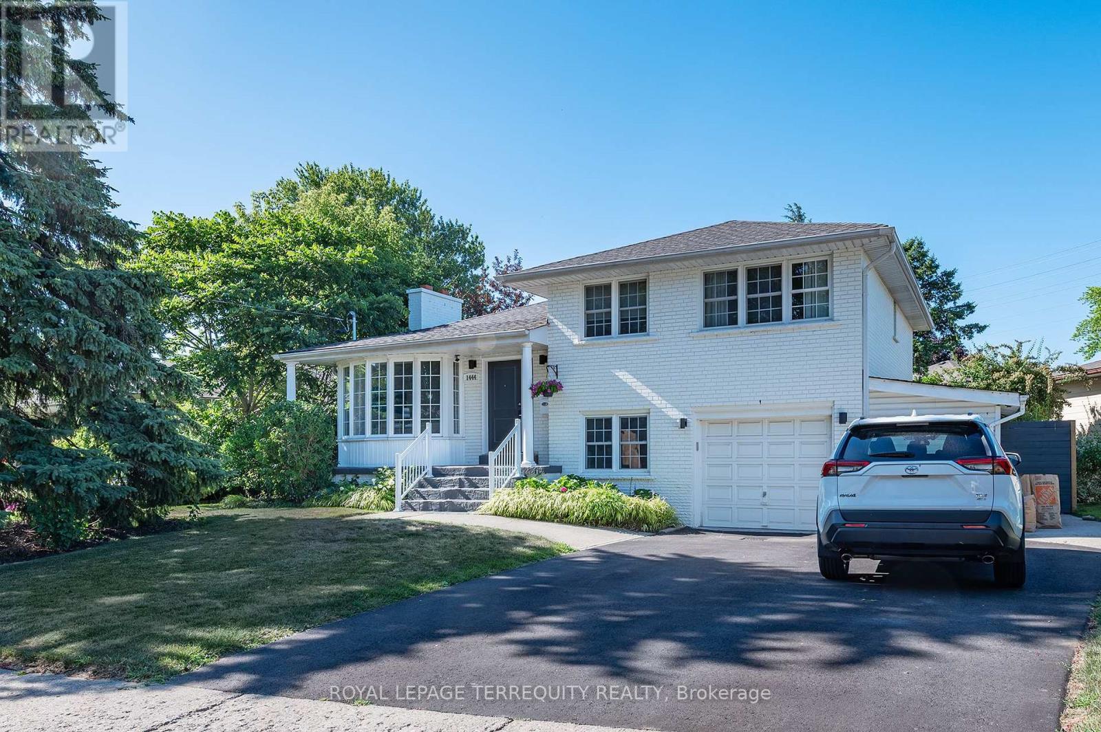 1444 Strathy Ave, Mississauga, ON L5E 2L2