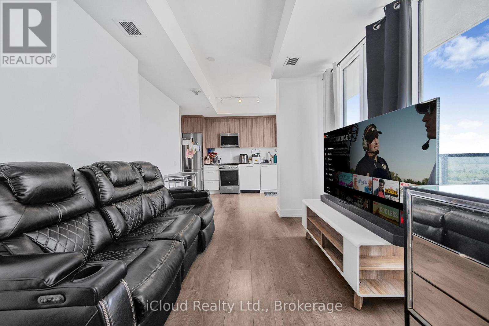 709 215 Veterans Dr, Brampton, ON L7A 4S6
