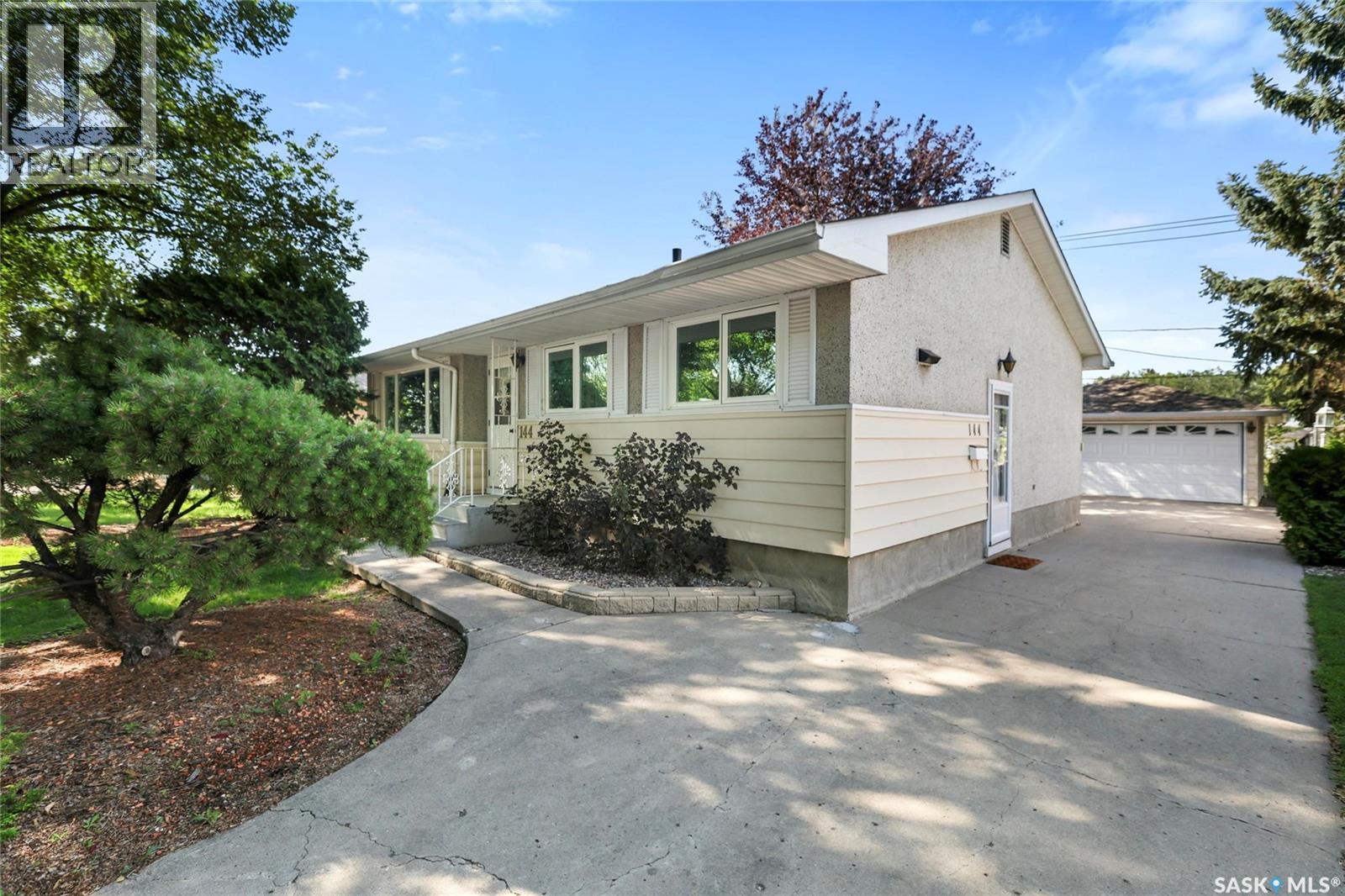144 Woodward Ave, Regina, SK S4R 3H4
