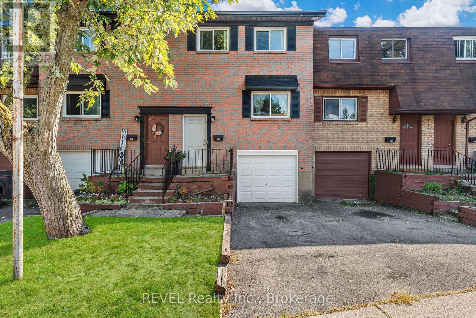 254 195 Denistoun St, Welland, ON L3C 6P1