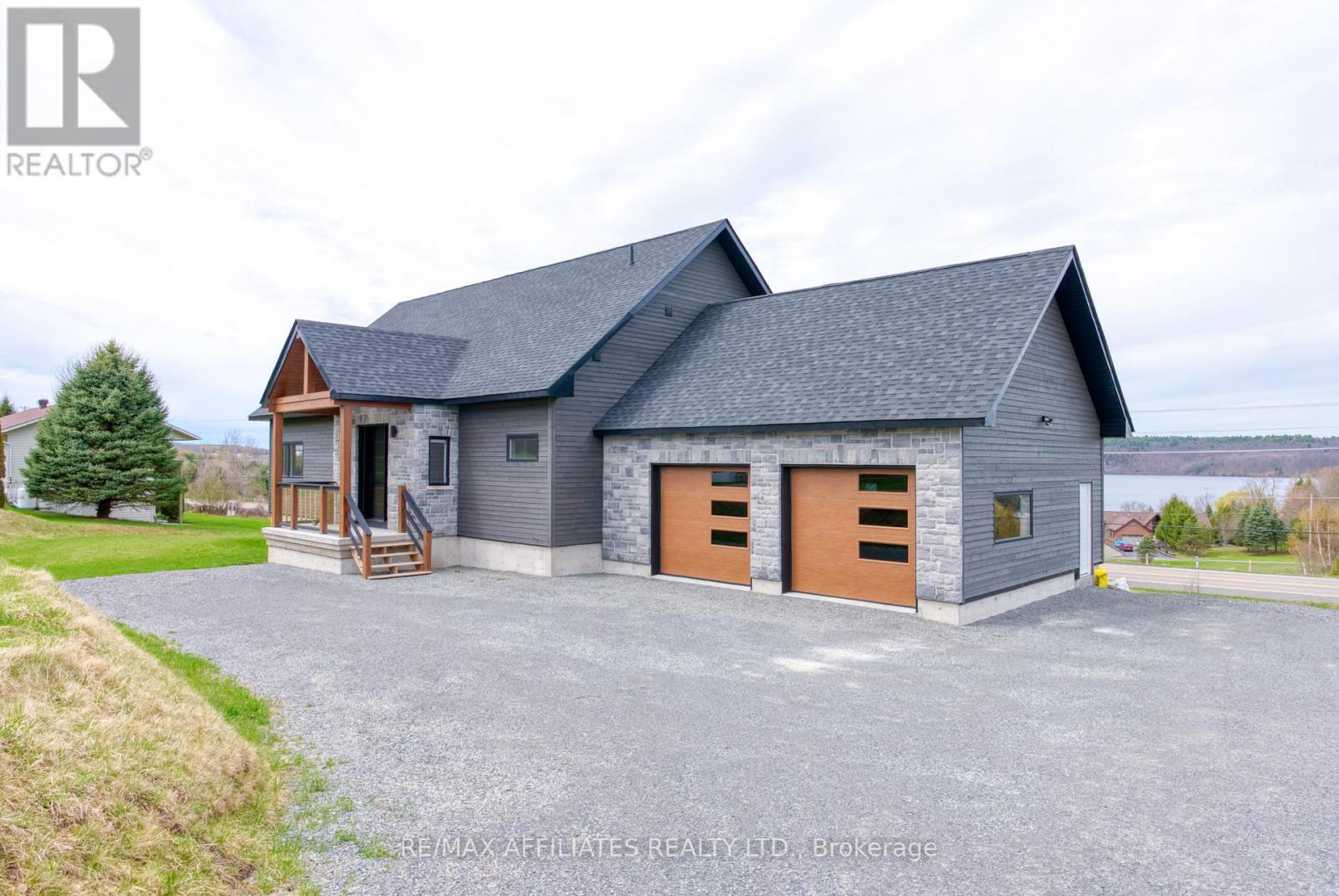 48 Trotters Ln, Rideau Lakes, ON K0G 1X0