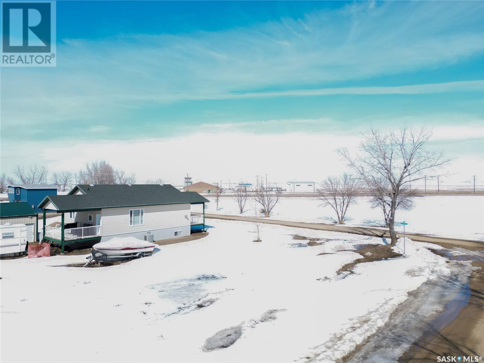 731 Pfeffer Ave, Elbow, SK S0H 1J0