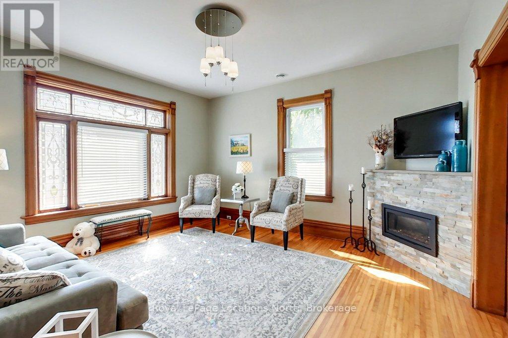 138 Bruce St S, The Blue Mountains, ON N0H 2P0