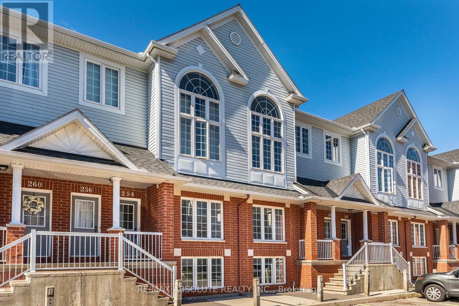 242 Gershwin Private, Ottawa, ON K2H 1G5