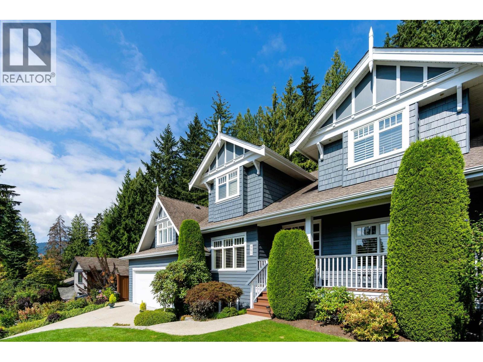 906 Prospect Ave, North Vancouver, BC V7R 2M3