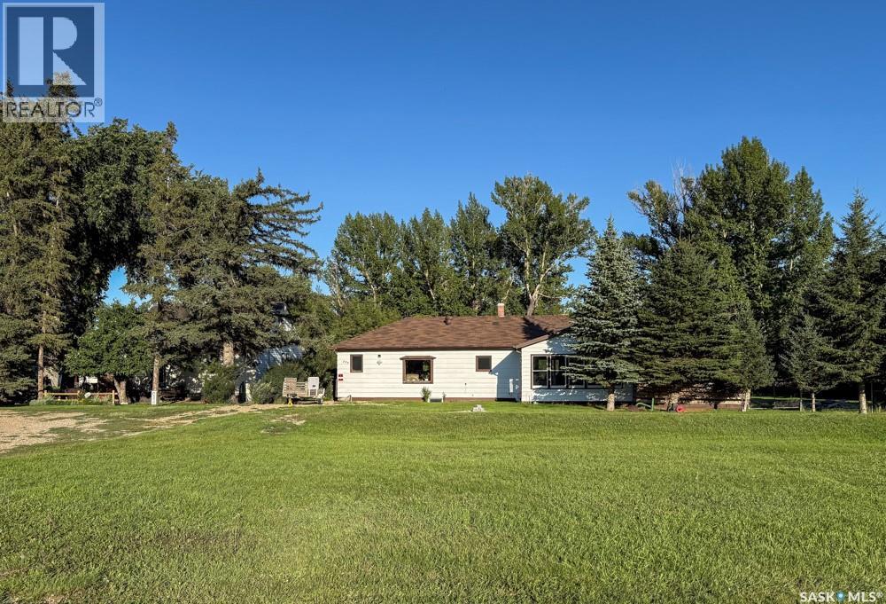 223 Riverside Blvd, Eastend, SK S0N 0T0