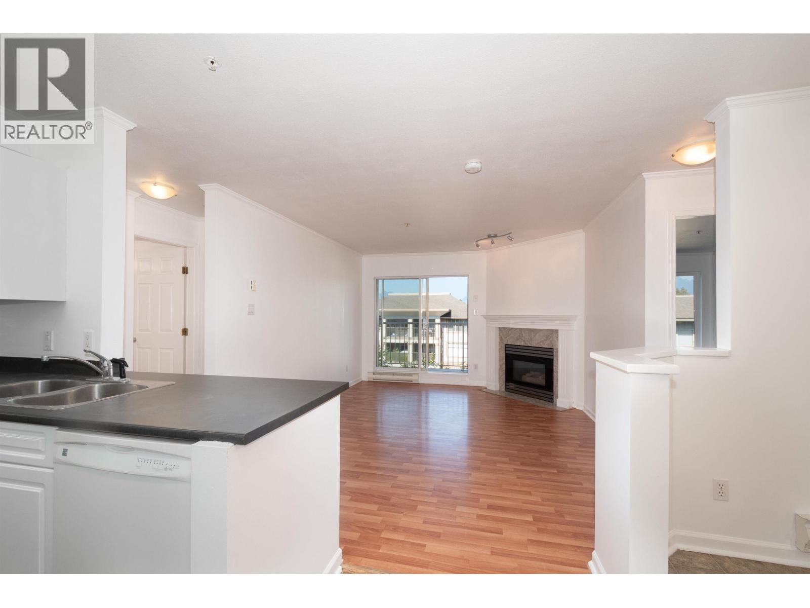 12206 224 Street Unit 403, Maple Ridge, BC V2X 6B8