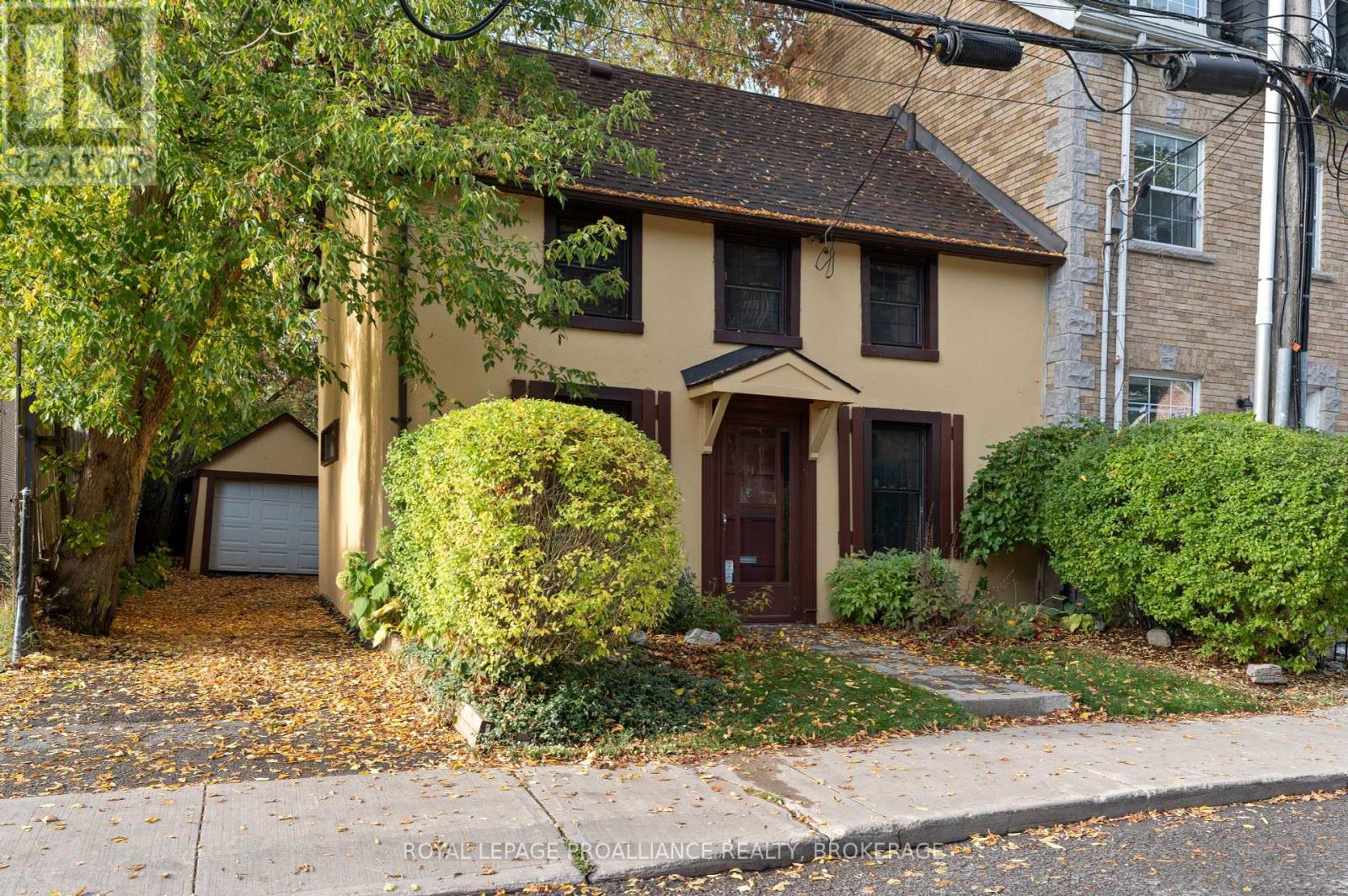 94 William St, Kingston, ON K7L 2C5