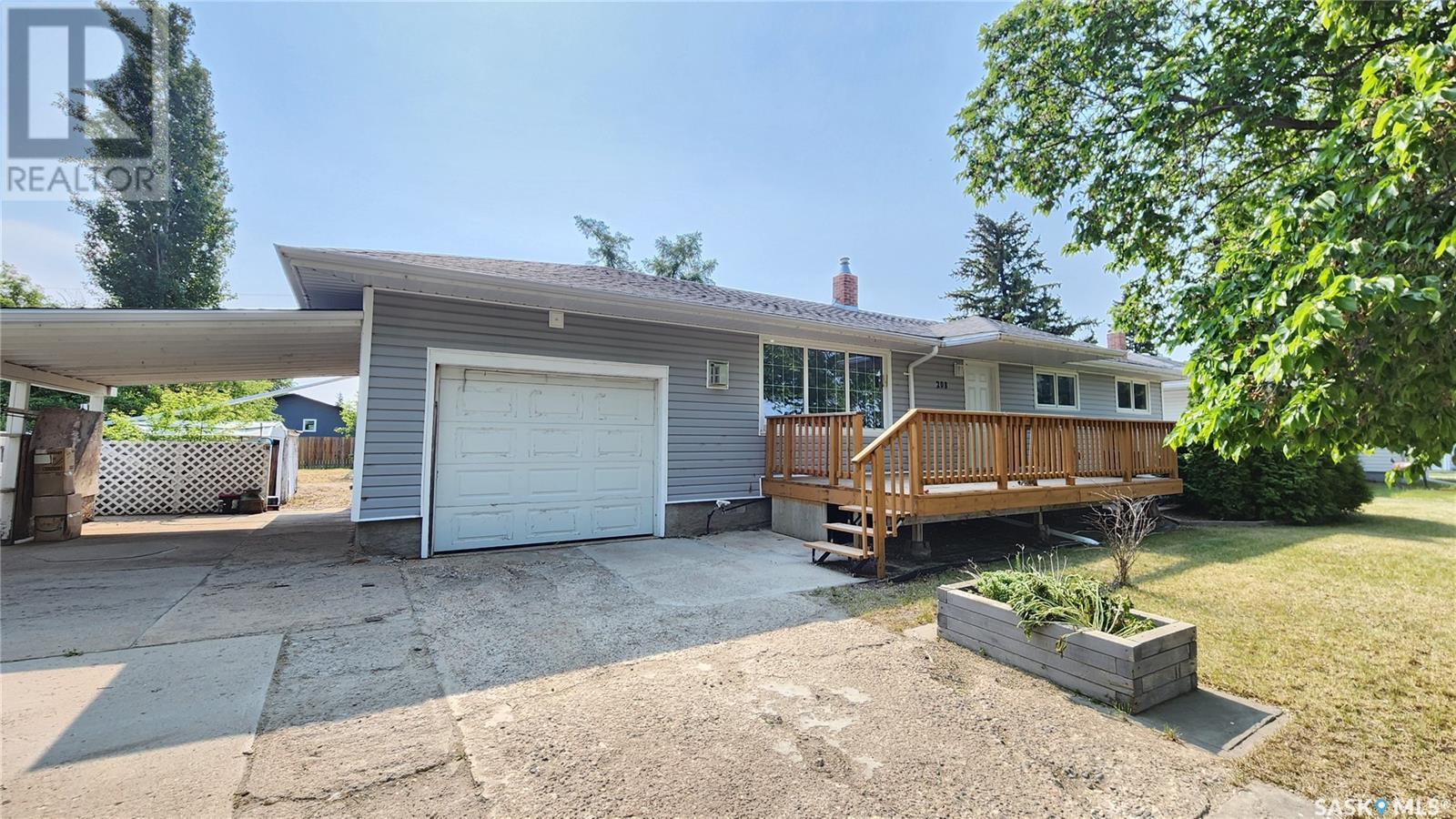 208 4 Street West, Wilkie, SK S0M 4W0