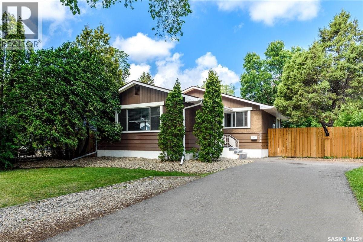 244 Logan Cres, Regina, SK S4S 5P9