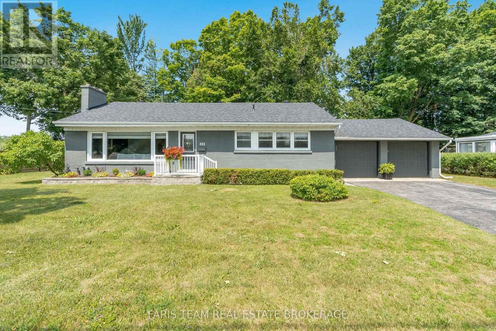 888 Hugel Ave, Midland, ON L4R 1X6