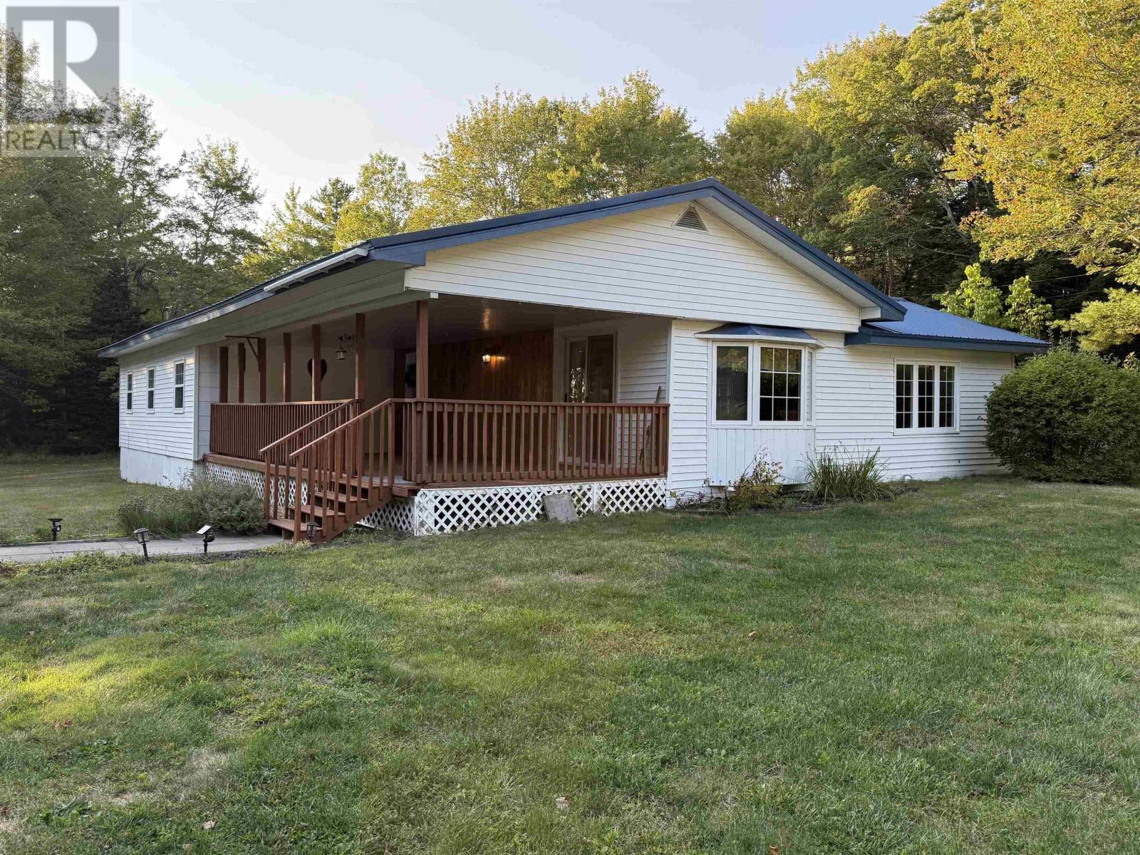 101 Annapolis Rd, Shelburne, NS B0T 1W0