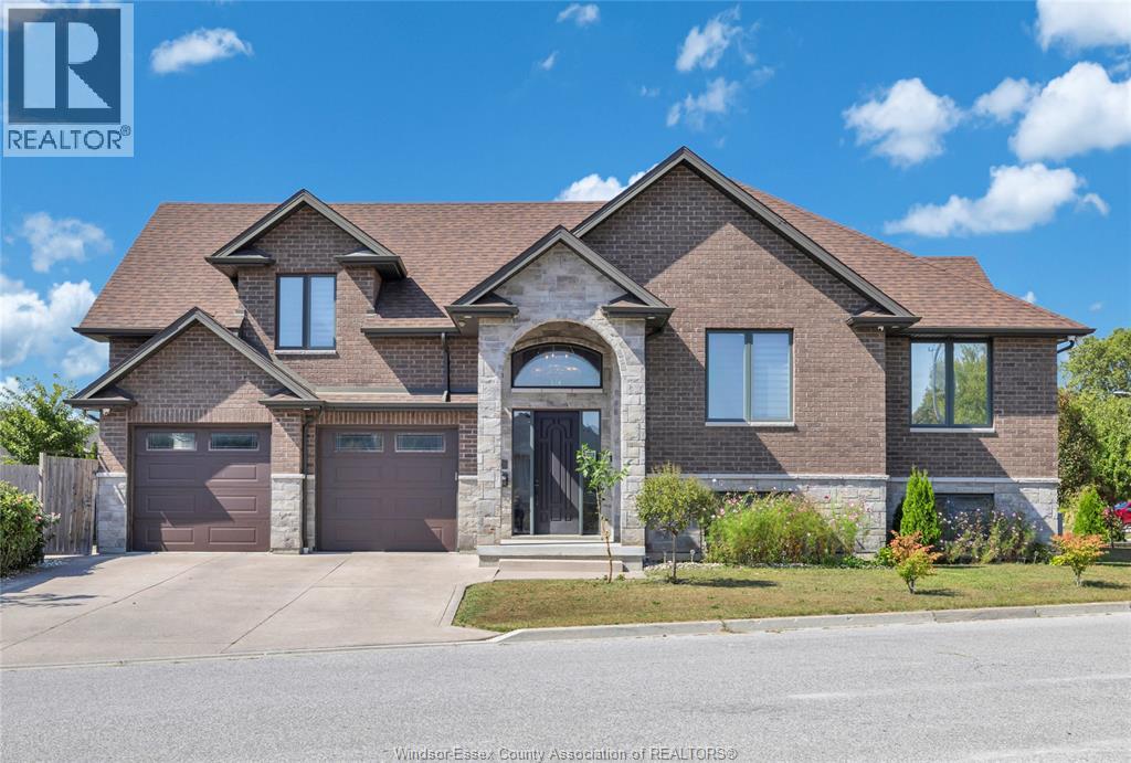 498 Sacred Heart Dr, Lasalle, ON N9J 0A6