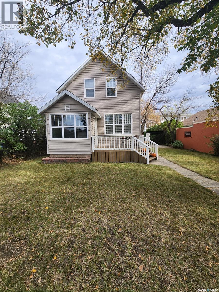 1233 2nd Street, Estevan, SK S4A 0M1