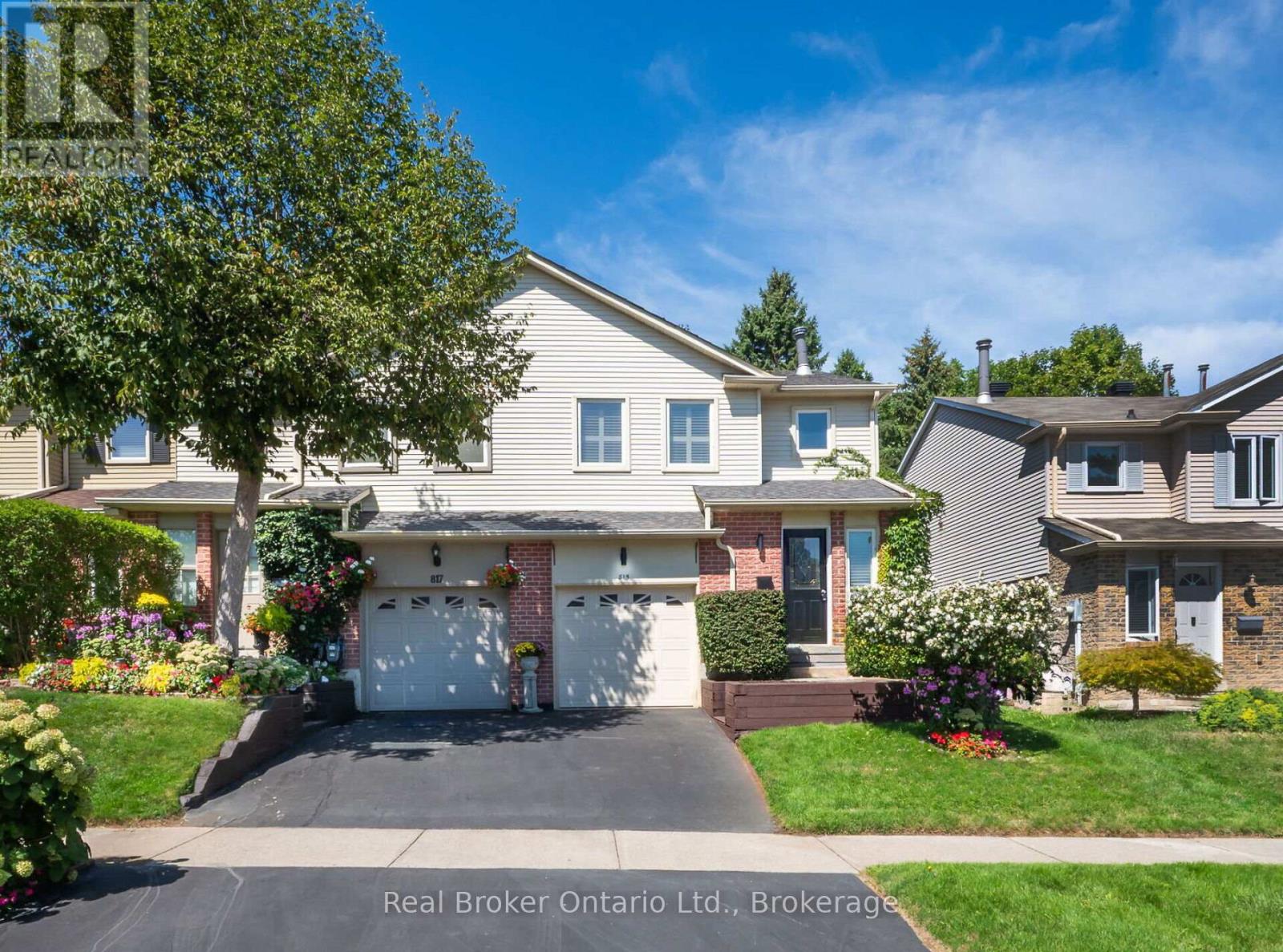 815 Sweetwater Cres, Mississauga, ON L5H 4A7